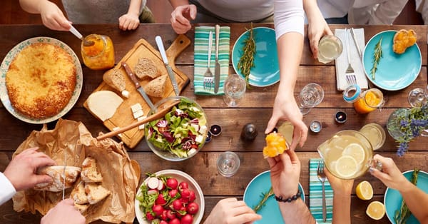 La Roë, Grange, repas partagé